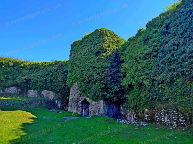 Rukhi fortress interior